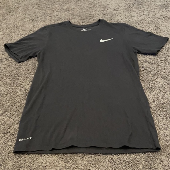Men’s Nike Tshirt - Picture 2 of 6